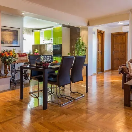 With A Parking Space - 15678