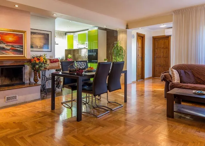 With A Parking Space - 15678